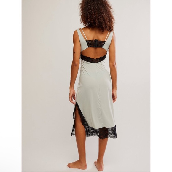 🎉LAST CHANCE🎉FREE PEOPLE Party Crasher Midi Slip /
Smoke Grey - Picture 3 of 7